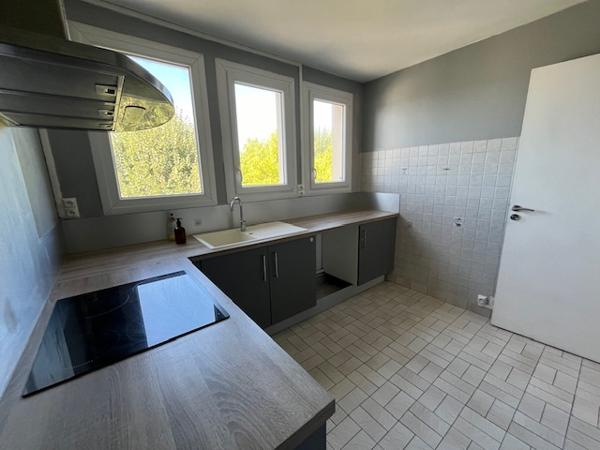 Vente
                Appartement75 m² - 4 Pièces -
                    TARBES (65000)