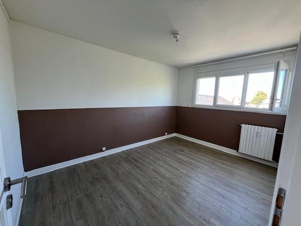Vente
                Appartement75 m² - 4 Pièces -
                    TARBES (65000)