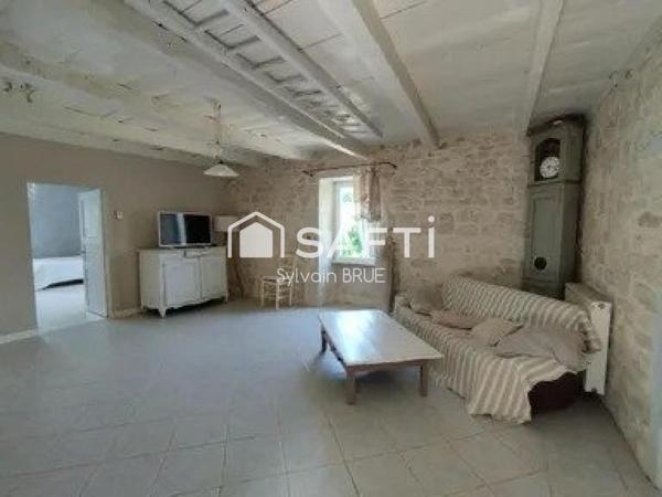 Maison en pierre blanche du Quercy – Calme et authenticité