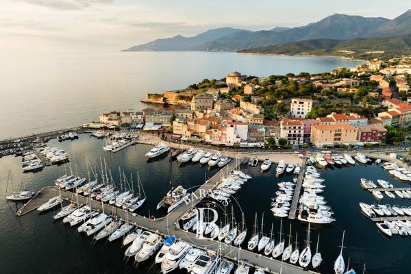 Saint-Florent, Hôtel   à vendre