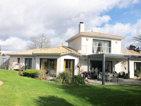 Maison d'architecte 178 m² 4 chambres LA LIMOUZINIERE (44)