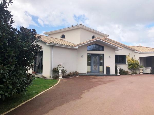 Maison d'architecte 178 m² 4 chambres LA LIMOUZINIERE (44)