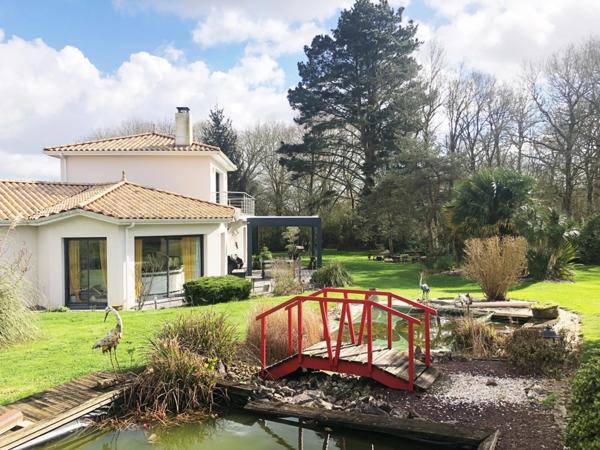 Maison d'architecte 178 m² 4 chambres LA LIMOUZINIERE (44)