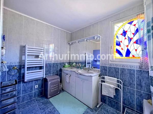Vente                                                      Maison
                        
                     5 pièces                      142 m2                     à Sauvian