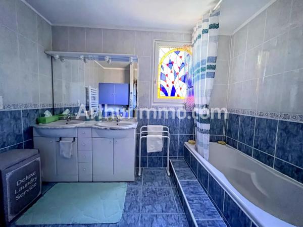 Vente                                                      Maison
                        
                     5 pièces                      142 m2                     à Sauvian
