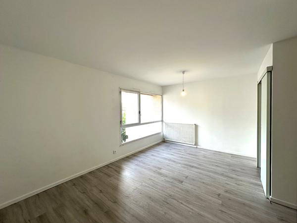 Studio à Carcassonne avec ascenseur dans immeuble bien entretenu proche des commerces et du centre