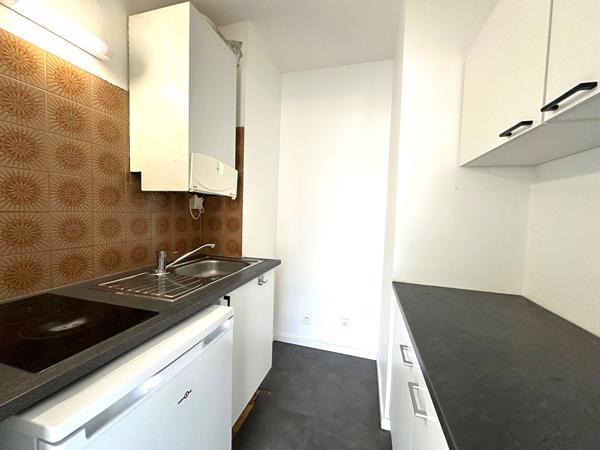 Studio à Carcassonne avec ascenseur dans immeuble bien entretenu proche des commerces et du centre