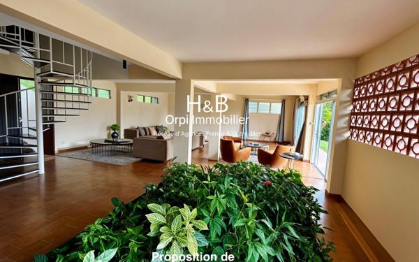 Maison à vendre    6 pièces •  Schoelcher