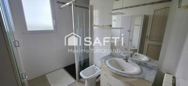 Pavillon plain-pied 104m², 3 chambres, 1200m² de terrain.