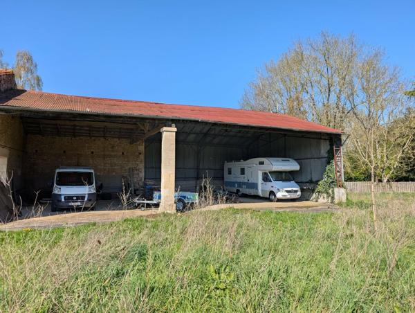 Terrain de 1 800 m² constructibles à Vouillé