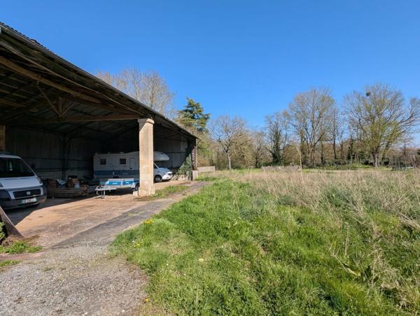 Terrain de 1 800 m² constructibles à Vouillé