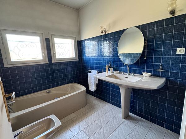 A vendre quartier prisé (Beausoleil Haut) Montauban 82 maison d'architecte 4 chambres 1 bureau garage jardin arboré