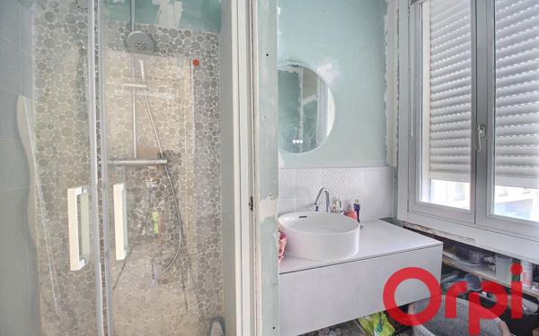 Appartement à vendre    2 pièces • 38,67 m2 Marseille 7