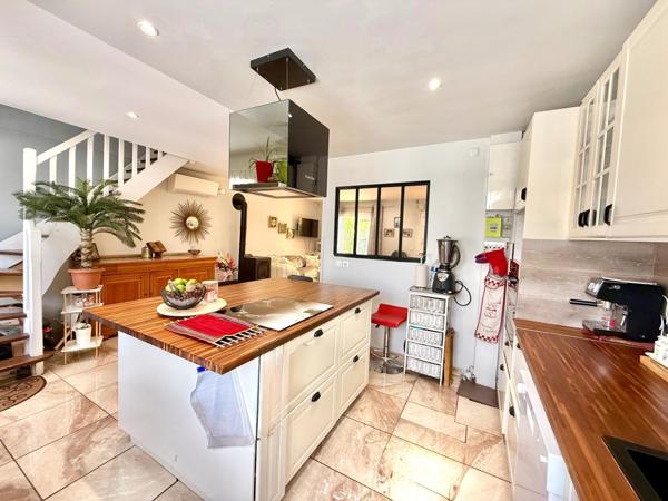 Maison à GUIGNES, 77390 - 8 pièces 176m²