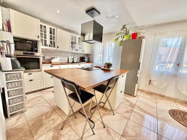 Maison à GUIGNES, 77390 - 8 pièces 176m²