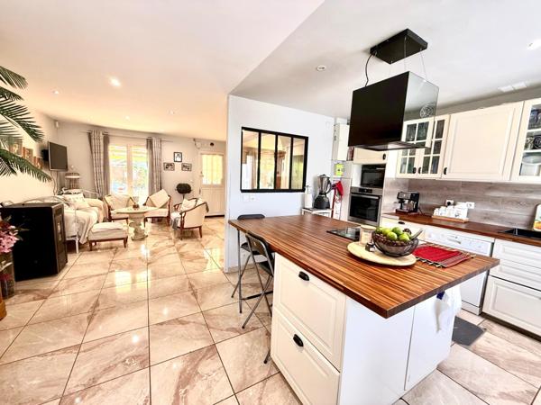 Maison à GUIGNES, 77390 - 8 pièces 176m²