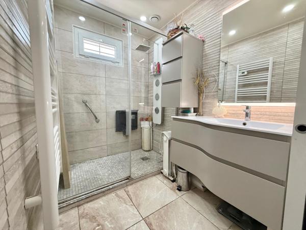 Maison à GUIGNES, 77390 - 8 pièces 176m²