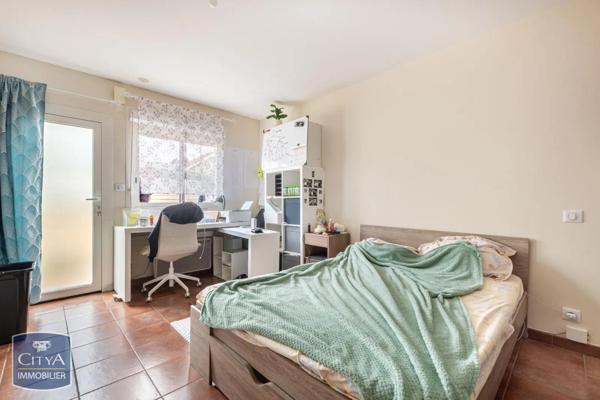 Immeuble à vendre 244m²