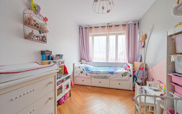 Appartement à vendre    4 pièces • 100,46 m2 Paris 19
