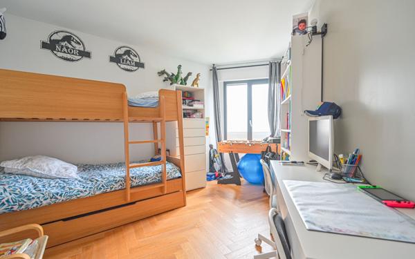 Appartement à vendre    4 pièces • 100,46 m2 Paris 19