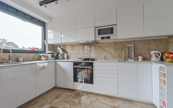Appartement à vendre    4 pièces • 100,46 m2 Paris 19
