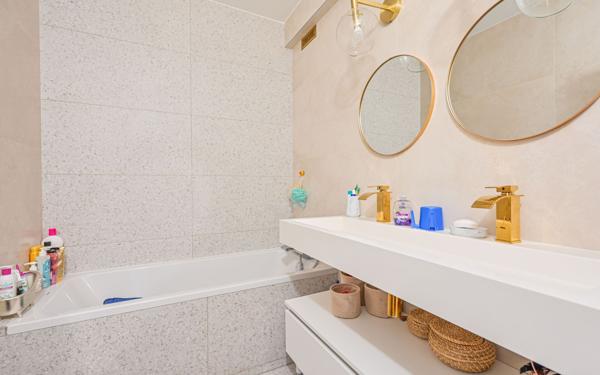 Appartement à vendre    4 pièces • 100,46 m2 Paris 19