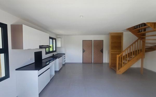 Appartement à vendre    4 pièces • 80 m2 Saint-Paul