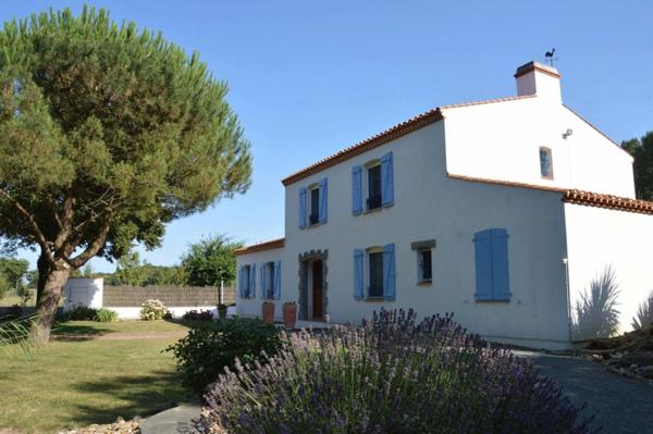 Maison à vendre 7 pièces avec Piscine et Sauna CHALLANS