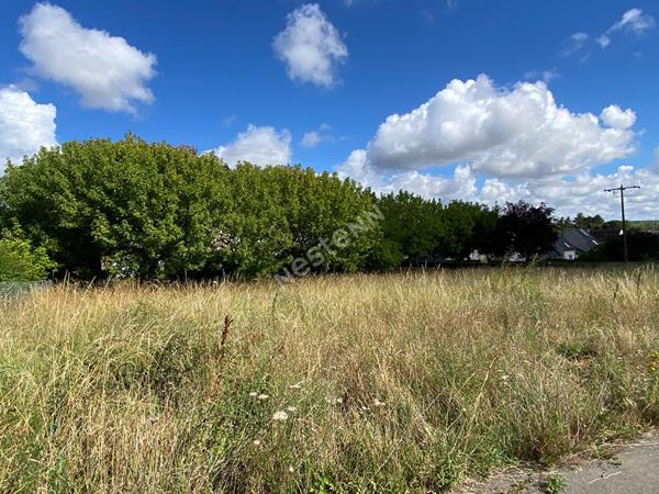 Terrain constructible à vendre à La Chartre-Sur-Le-Loir (72340) 862 m2