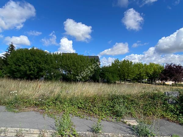 Terrain constructible à vendre à La Chartre-Sur-Le-Loir (72340) 862 m2
