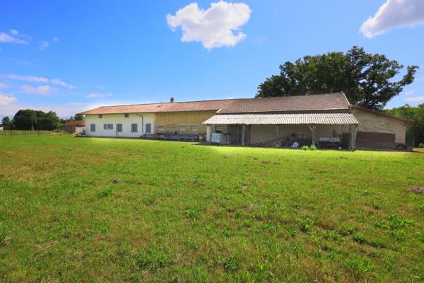 VIAGER OCCUPÉ Ferme avec grandes dépendances sur 2,8 hectares de terrain