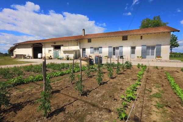 VIAGER OCCUPÉ Ferme avec grandes dépendances sur 2,8 hectares de terrain