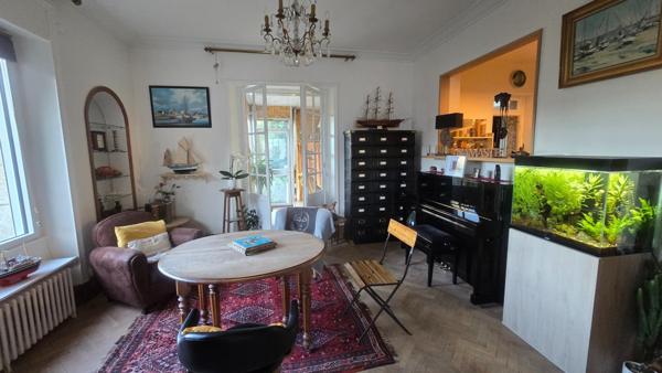 Maison à PONTIVY, 56300 - 8 pièces 210m²