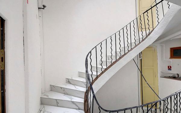Appartement à vendre    3 pièces •  Toulon