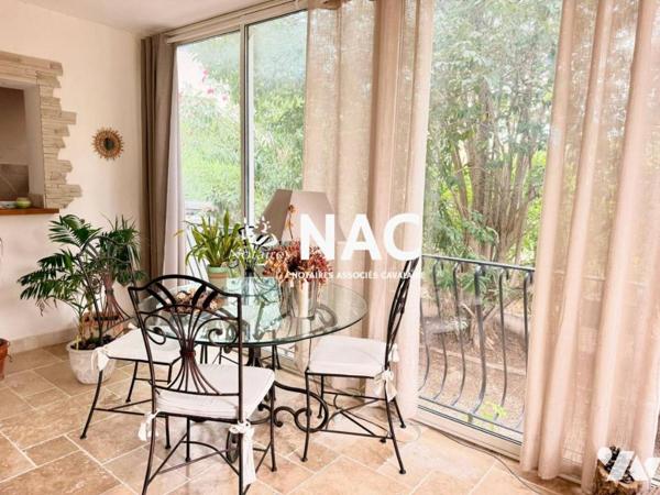 Grand appartement 2 pièces de 54m² habitable en centre-ville de Cavalaire