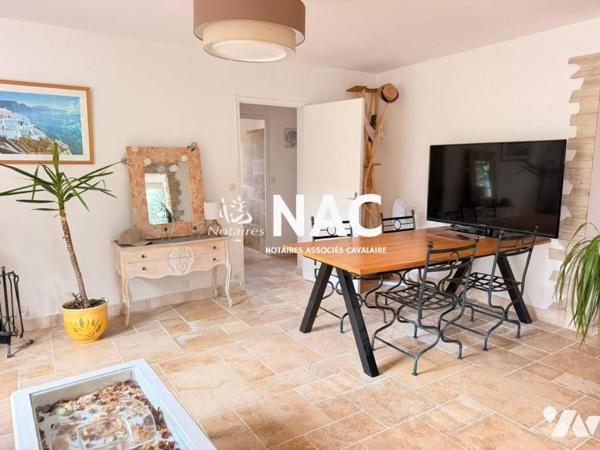 Grand appartement 2 pièces de 54m² habitable en centre-ville de Cavalaire