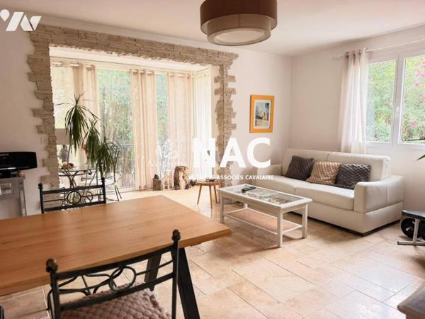 Grand appartement 2 pièces de 54m² habitable en centre-ville de Cavalaire