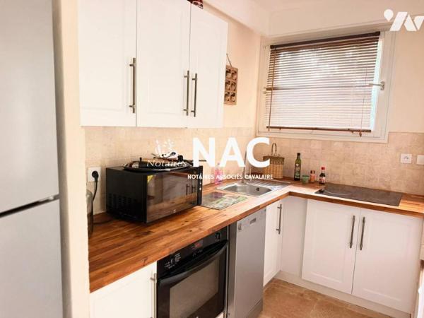 Grand appartement 2 pièces de 54m² habitable en centre-ville de Cavalaire