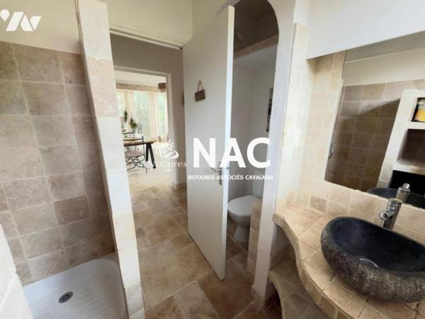 Grand appartement 2 pièces de 54m² habitable en centre-ville de Cavalaire