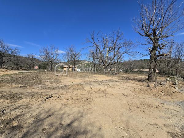 Terrain de 1 477 m²