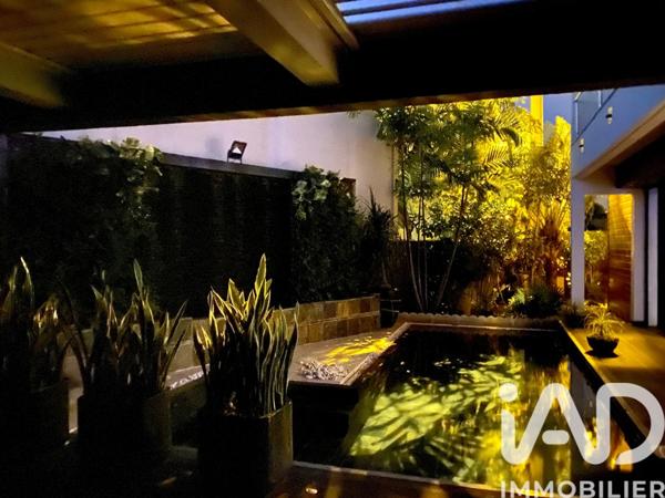 Maison à vendre 9 pièces 308 m² Saint-Louis