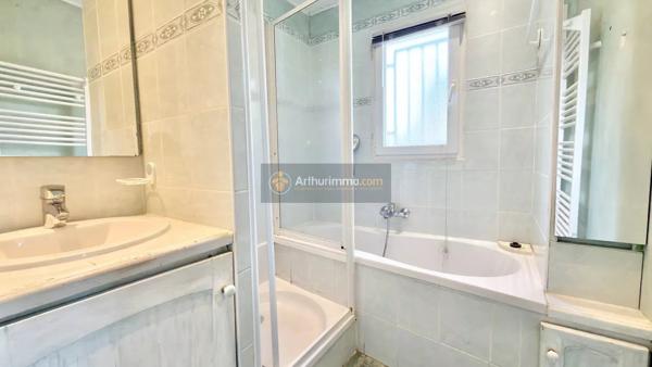 Vente                                                      Appartement
                        
                     4 pièces                      82 m2                     à Saint-Raphaël