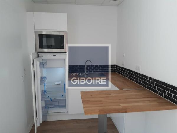 Local d'activites 256 m² à louer BRUZ (réf : 35.7000)