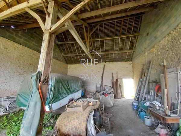 86140 LENCLOITRE Grange à réhabiliter ou à usage de stockage 155m² au sol