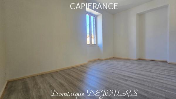 Maison composée de 2 appartements (57 et 43m²) et d'un grand garage de 100m².