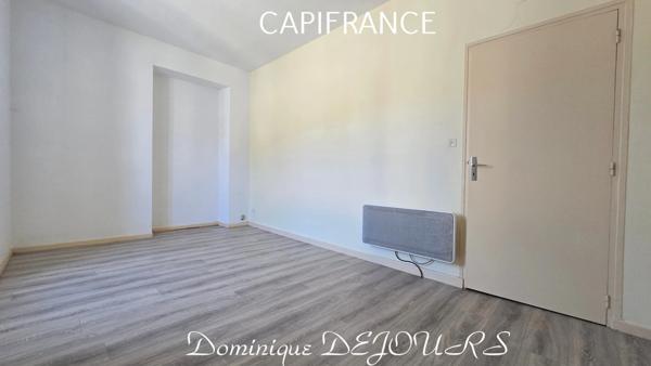 Maison composée de 2 appartements (57 et 43m²) et d'un grand garage de 100m².