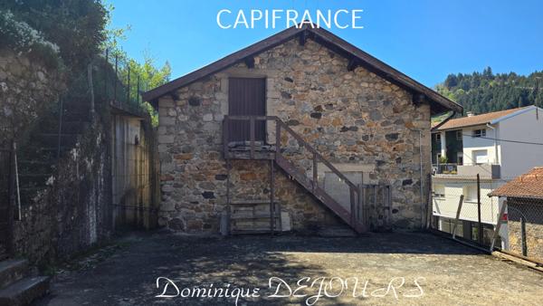 Maison composée de 2 appartements (57 et 43m²) et d'un grand garage de 100m².