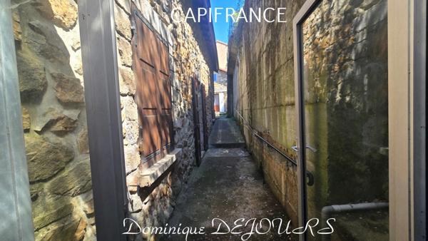 Maison composée de 2 appartements (57 et 43m²) et d'un grand garage de 100m².