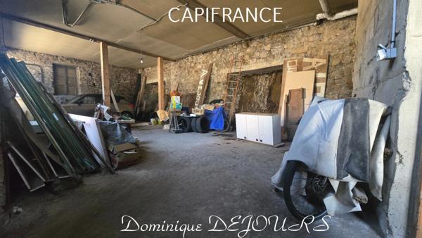 Maison composée de 2 appartements (57 et 43m²) et d'un grand garage de 100m².