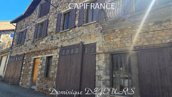 Maison composée de 2 appartements (57 et 43m²) et d'un grand garage de 100m².